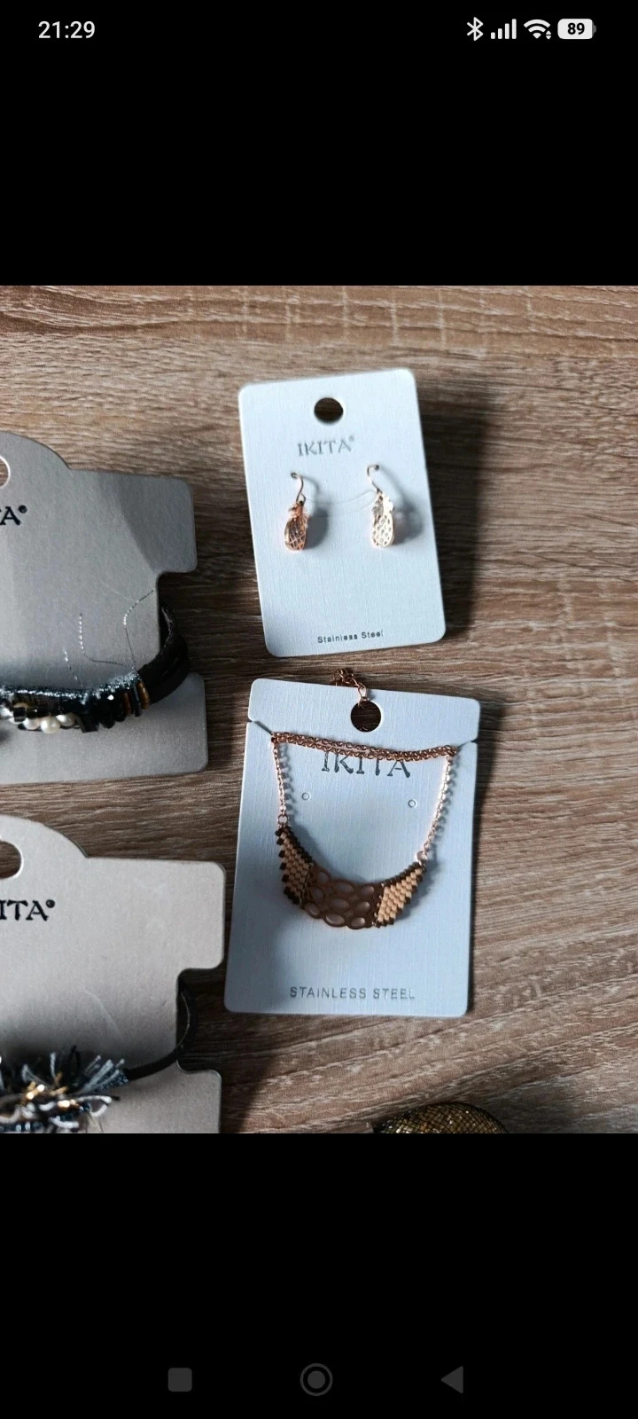 Lot sieraden IKITA – Halsketting, armbanden, oorbellen – Zwart & goudkleurig – photo 4